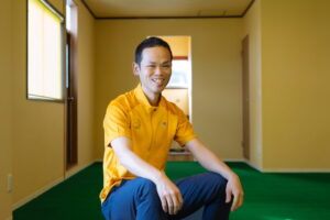 児童デイサービスCREDOに理念と未来へのビジョンを語る代表の山門。